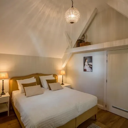 Antonine's Atelier Lodge *